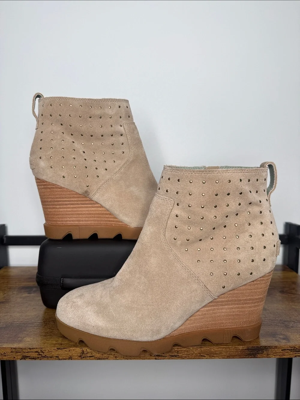 Sorel Joan Uptown Studded Sandy Suede Booties Size 10